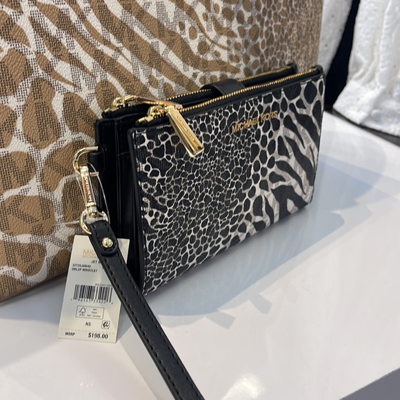 MICHAEL KORS LARGE DOUBLE ZIP WRISTLET WALLET PHONE CASE CLUTCH
Black Multi - Picture 12 of 16